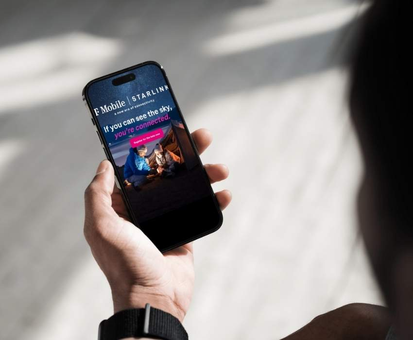 Smartphone with satellite connectivity in hand